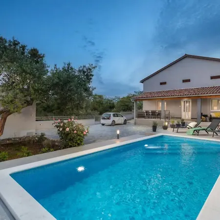 Private Swiming Pool Pula